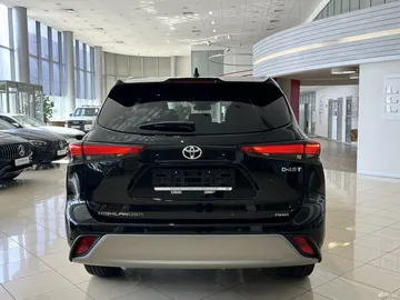 Купить Toyota Highlander, IV Чёрный 2.0 4WD AT (248 л.с) от 5800000 ₽. в Ставрополе