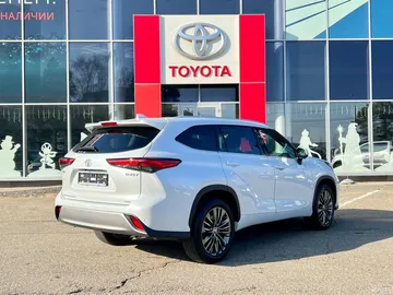 Купить Toyota Highlander, IV Белый 2.0 4WD AT (248 л.с) от 6150000 ₽. в Ставрополе