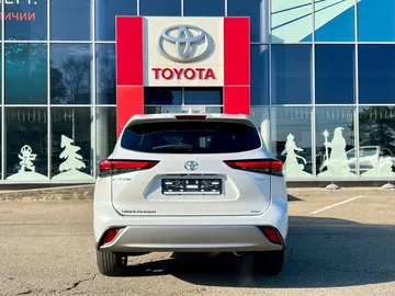 Купить Toyota Highlander, IV Белый 2.0 4WD AT (248 л.с) от 6150000 ₽. в Ставрополе