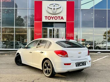 Купить Chevrolet Cruze White 1.6 MT (109 л.с.) от 590000 ₽. в Ставрополе