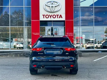 Купить Jaguar F-Pace Black 3.0 AT (340 л.с.) 4WD от 1850000 ₽. в Ставрополе