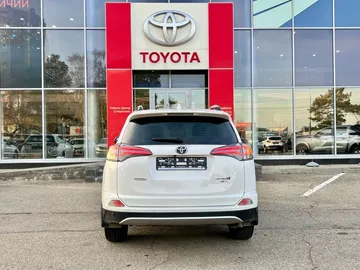 Купить Toyota RAV4 White 2.0 CVT (146 л.с.) 4WD от 1990000 ₽. в Ставрополе