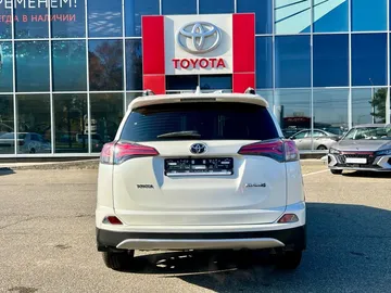 Купить Toyota RAV4 White 2.0 CVT (146 л.с.) от 1950000 ₽. в Ставрополе