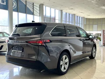 Купить Toyota Sienna Grey 2.5hyb AT (245 л.с.) от 4100000 ₽. в Ставрополе